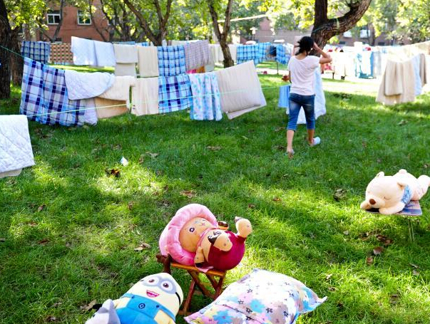 即将开学 济南大学生校园晒被忙”