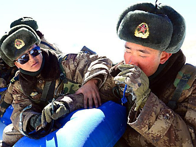 ����4810�ױ߷�սʿѩ��ѵ�� ���϶�����Ŀ���ġ�