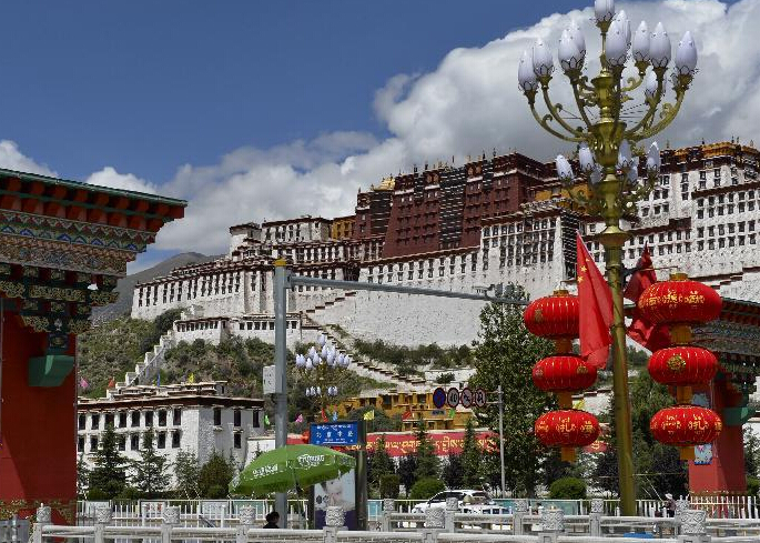 ����װ��һ��ӭ���족