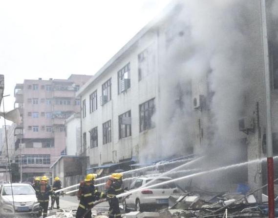 �㶫����һ��������Һ������ը��һ�����ˡ�