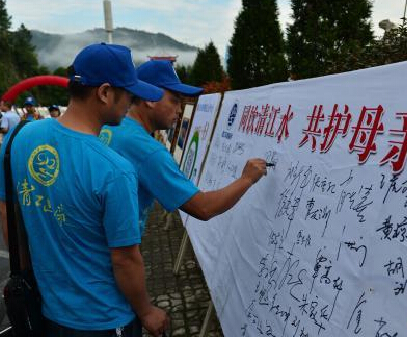 ����10���д��조��̬���˹�ͬ�塱����ĸ�׺ӡ�