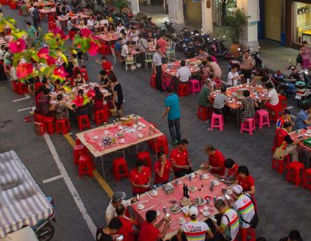 ������¥�Ͻְڡ������硱 700����ͬʱ�ò͡�