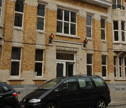 ���һ��Ļ������ùݡ�