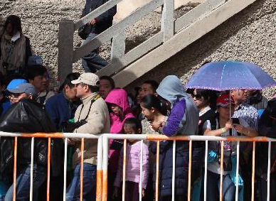 �ػ�Ī�߿�ӭ����ʮһ���ƽ��ܿ����߷塱