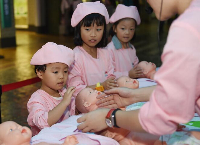 杭州:职业体验 欢度假期”