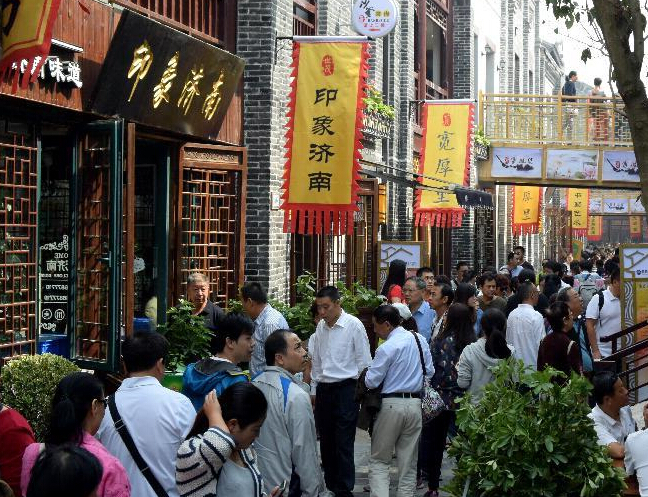 济南传统街巷人气旺”