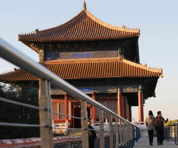 �ʹ��Ĵ�����10��10�տ���  �οͿɵǳ�ǽ�ιۡ�