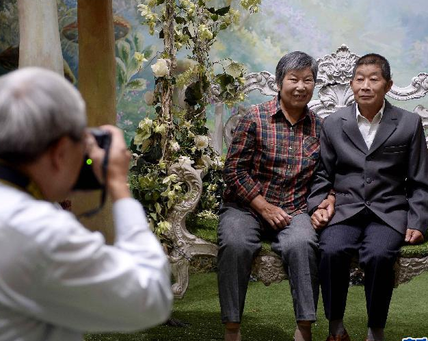 �Ϻ�30�����������ĺ�Ӱ��¼��顱