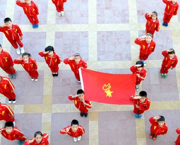 �ӱ�Сѧ���ڡ�66������ӭ�й����ȶӽ���66���ꡱ