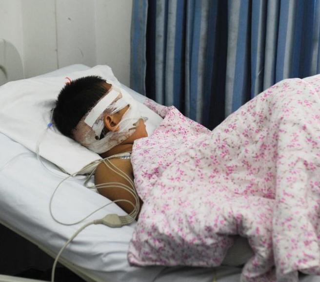 ����12����ͯ����˫�� װ���ӹ�һ�١�