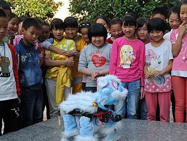 �����˽�У԰ �����й����ס�