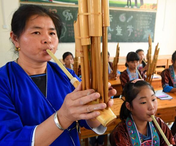 ����������Ŵ������߽�У԰�ڼ���