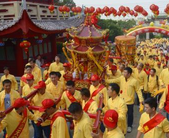 �����������ڸ����޵�ӭ����������������ա�