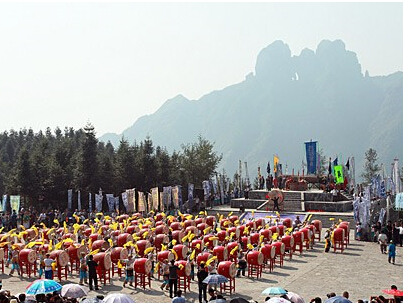 ���ϱ���������м�ɽ��ʽ չ��ԭ��̬���������