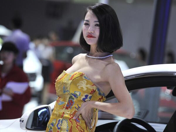 ���쳵չ��Ů��ģ������Χ�����㡱