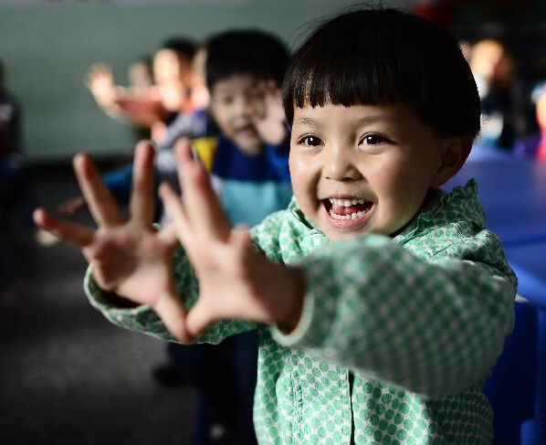 �ຣ��ʮ���塱�ڼ�Ͷ��20��Ԫ��չ����ѧǰ������