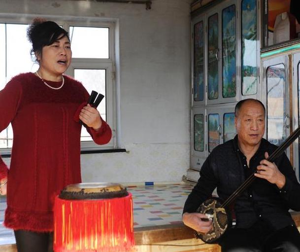 坚守东北大鼓的艺人”