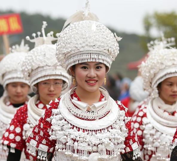 贵州黄平传统“芦笙会” 苗族盛装美如雪”