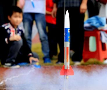 广西举办年航模赛 千名青少年感受航空魅力”