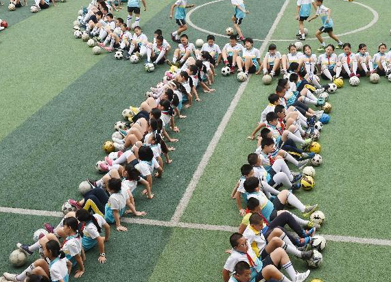 ���ݣ���ɫ������У԰��