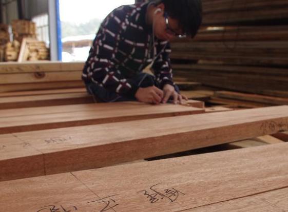 木雕技艺的非遗传承人”