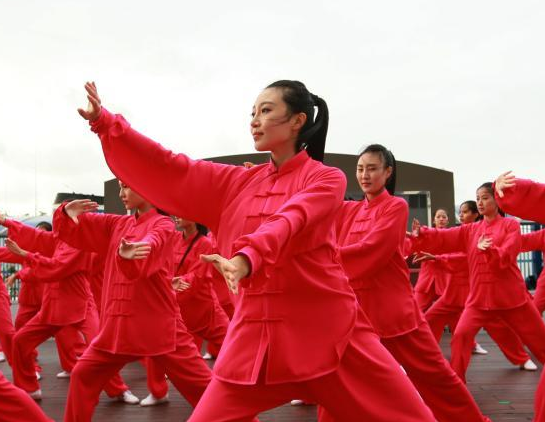 ����С�㸪ɽ�۴�̫����