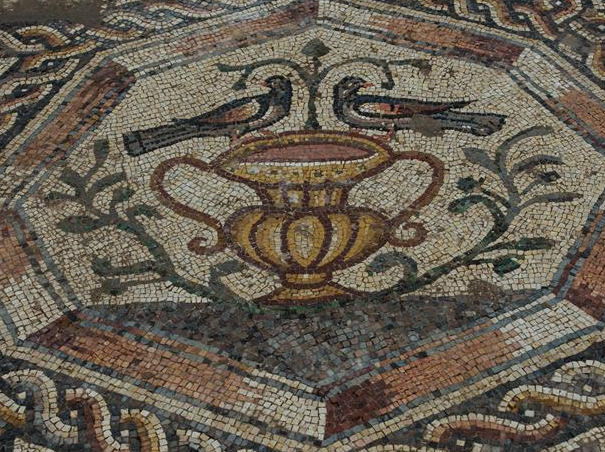 ��ɫ��1700����ʷ�������ż����ڿ��š�