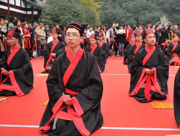 �Ĵ���ɽ���м��庺��������չ���Ļ���