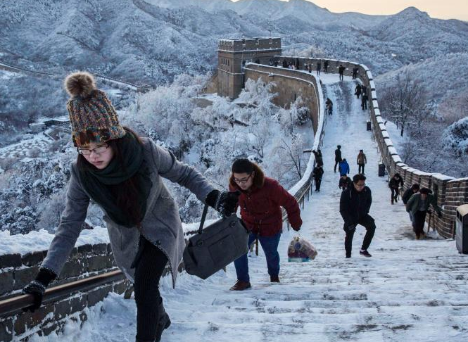 ����ѩ�󳤳ǹ���װ �οͲ����Ϻ�̤ѩ�ʵǡ�