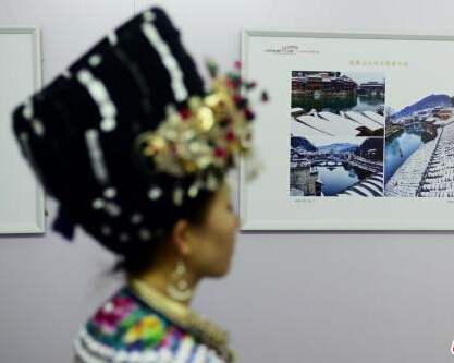 �й������Ӱ˫��չ��Ļ ��������ʢװ��չ��