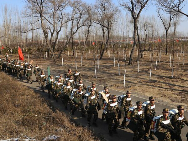 “95后”新兵拉练励斗志”