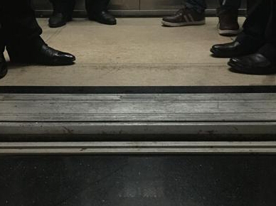 ҵ������19ƪ����ʹ�ߵ��ݹ��� �ϲ���г��԰С������г��