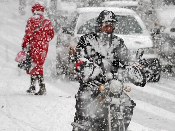 ɽ����̨����ǿ��ѩ��