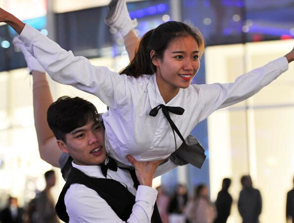 ������Ů�ϲ���ͷ�����桰��������