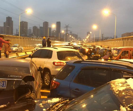 ��������·����¶������ٷ�� �೵��ײ�����³ɡ�ͣ��������