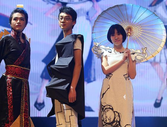 ���ϴ�ѧ�����Ļ�����Ļ ���ݡ�����ʱװ�㡱��