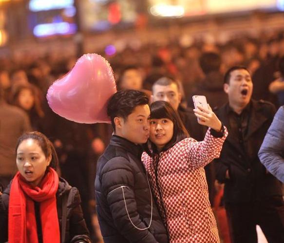 ��������񻶡�ƽ��ҹ����