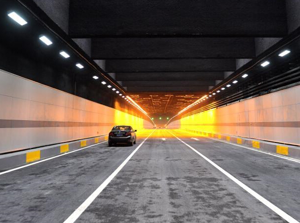 �人��������ͨ�� Ϊ�й������к�������