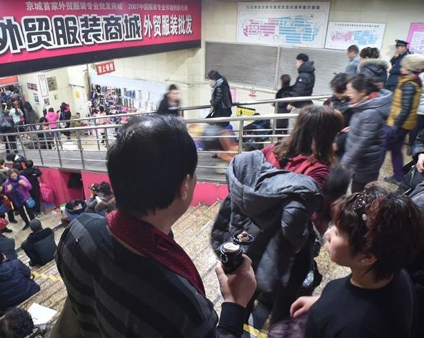 ��������������Ȧ�׼ҵ��·�װ�����г��������С�