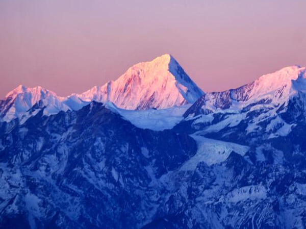 ����������򹱸�ѩɽ��