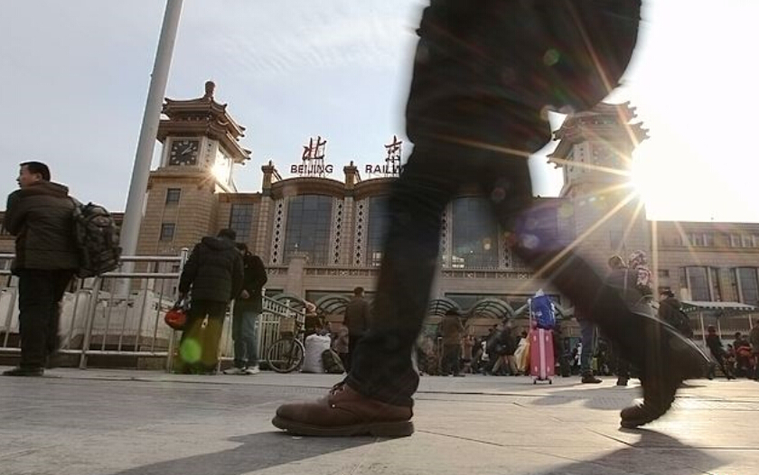 Ԫ��С���ٽ��� ����վӭ���̿����߷塱