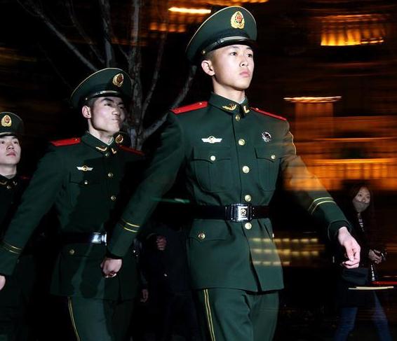 百态:95后新兵初成长”