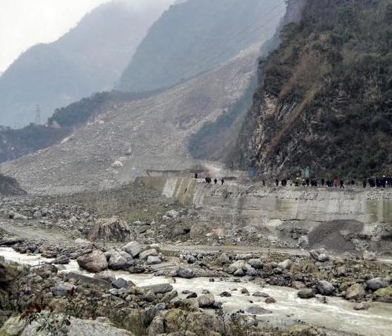 �Ĵ�����ɽ����� ��е��Ԯ�豸�ѵ�λ��