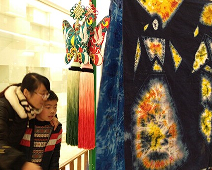 �ֹ���Ʒ����չ���Ͼ����С�