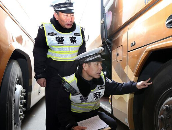 严把春运安全关”