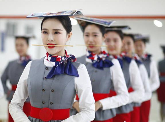 �ս�ͷ����ƿϥ�Ǽ�ֽ��վ�� ���Ѿ���ˣ�Ӽ���