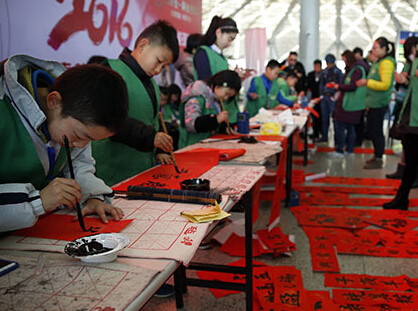 �Ϻ�С����Ϊ��������ÿ�д������ף����