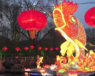 济南趵突泉花灯亮灯”