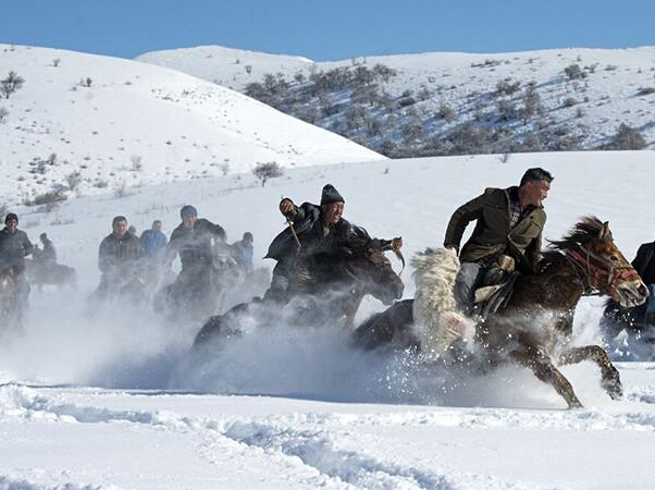 �½�������������ѩ�ص��� ѩ������һ�׸ߡ�