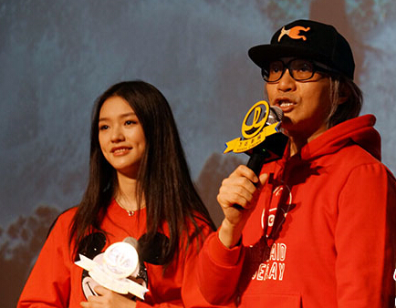 ���ǳ�Я����Ů�ɡ��������������